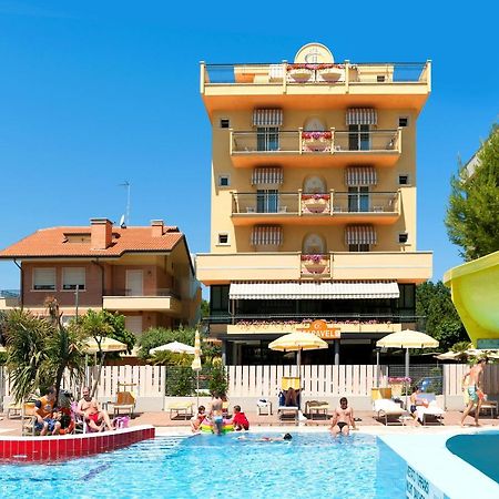 Hotel Caravel B&B ميسانو ادرياتيكو المظهر الخارجي الصورة