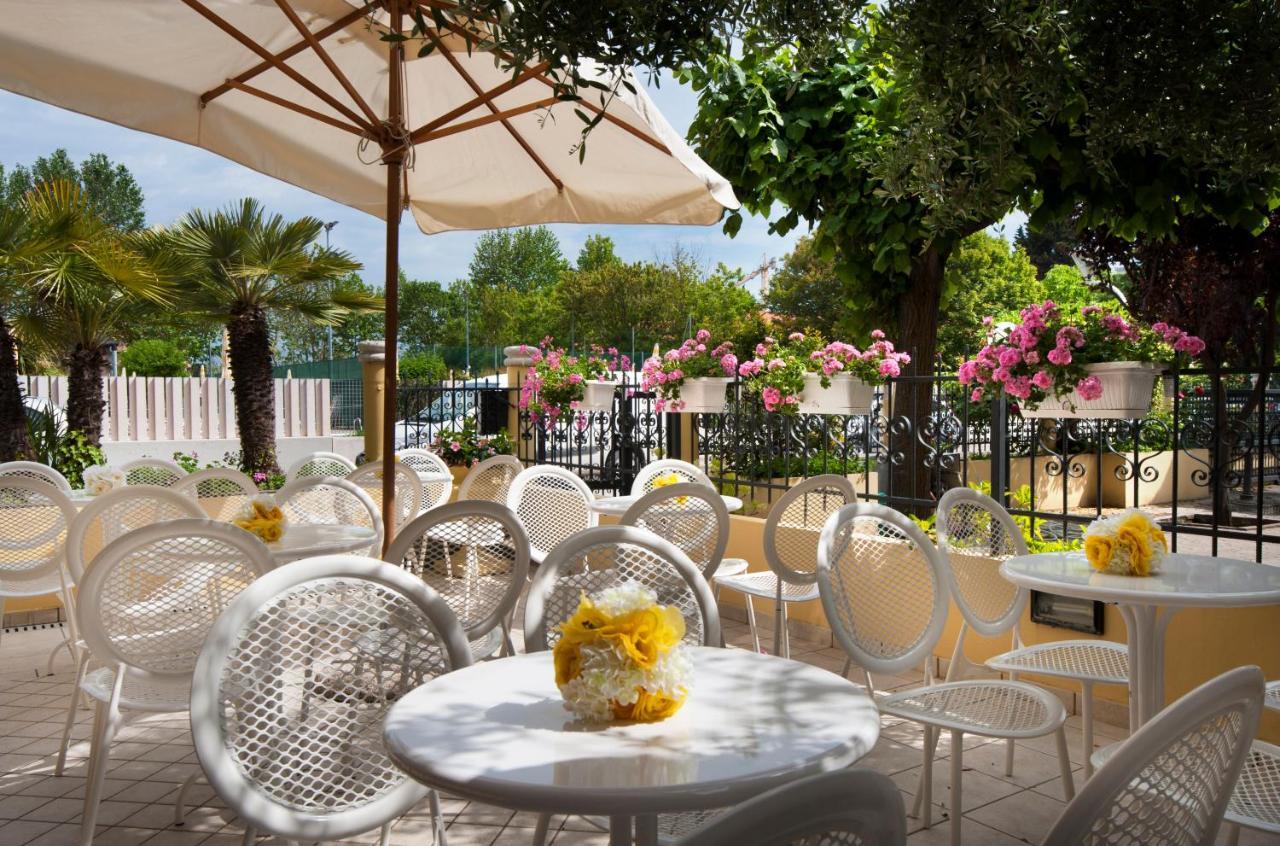 Hotel Caravel B&B ميسانو ادرياتيكو المظهر الخارجي الصورة