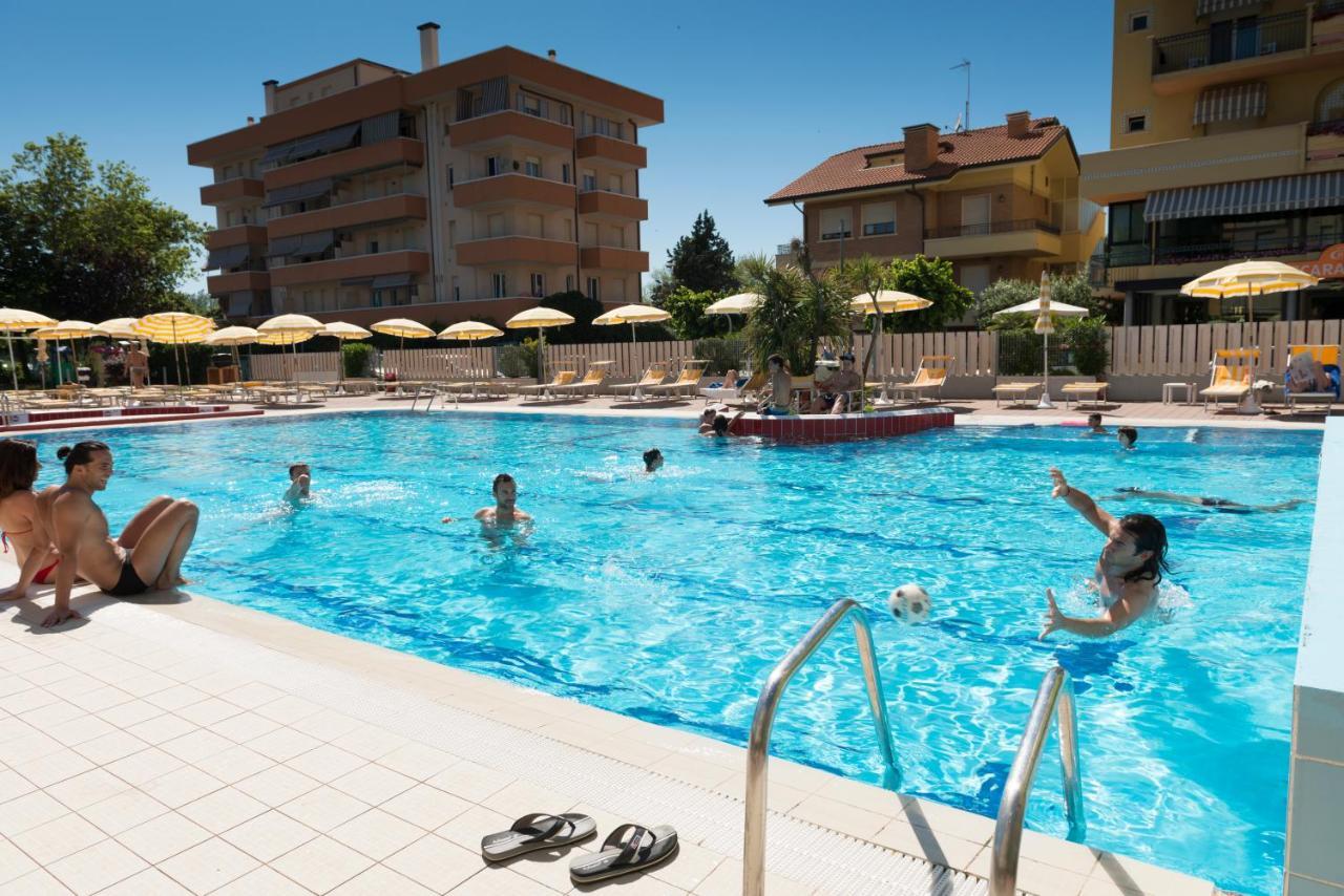 Hotel Caravel B&B ميسانو ادرياتيكو المظهر الخارجي الصورة