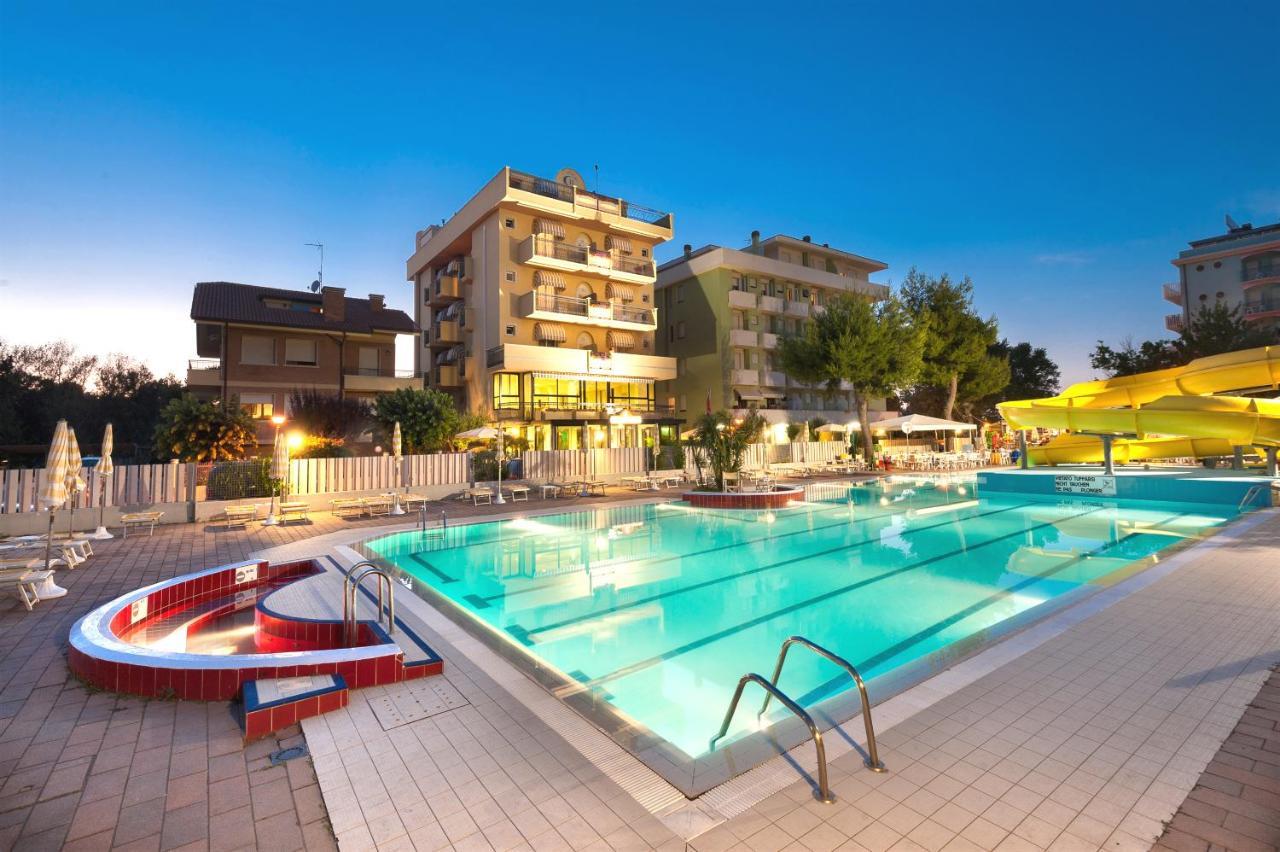 Hotel Caravel B&B ميسانو ادرياتيكو المظهر الخارجي الصورة