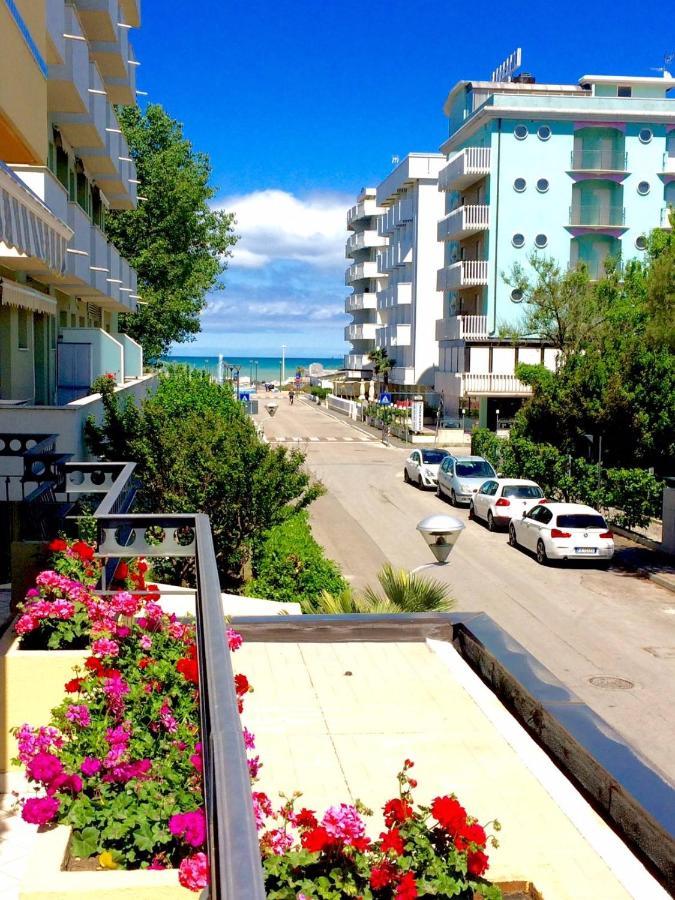 Hotel Caravel B&B ميسانو ادرياتيكو المظهر الخارجي الصورة